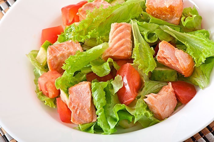 Mediteranska ishrana - Salata sa tunjevinom i povrćem - jedna od najpopularnijih salata